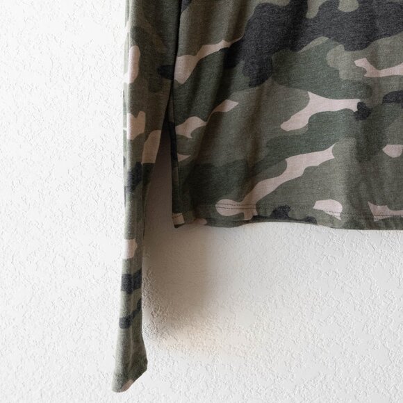 Express Size XS Camo Long Sleeve Top Green Camouflage Cropped Pocket Tee - Picture 5 of 7